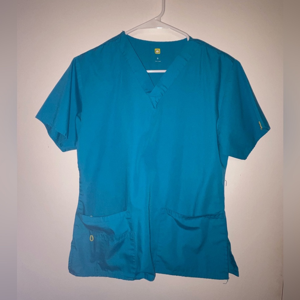 EUC Wonder wink scrub top